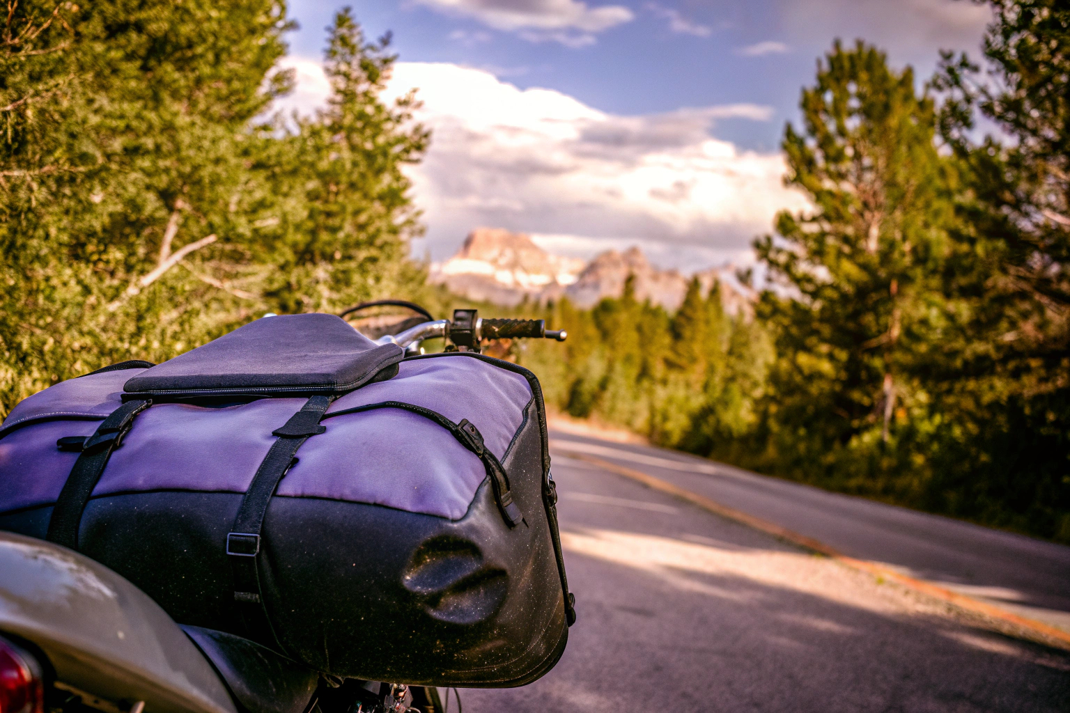 Motorrad mit Gepäcktaschen