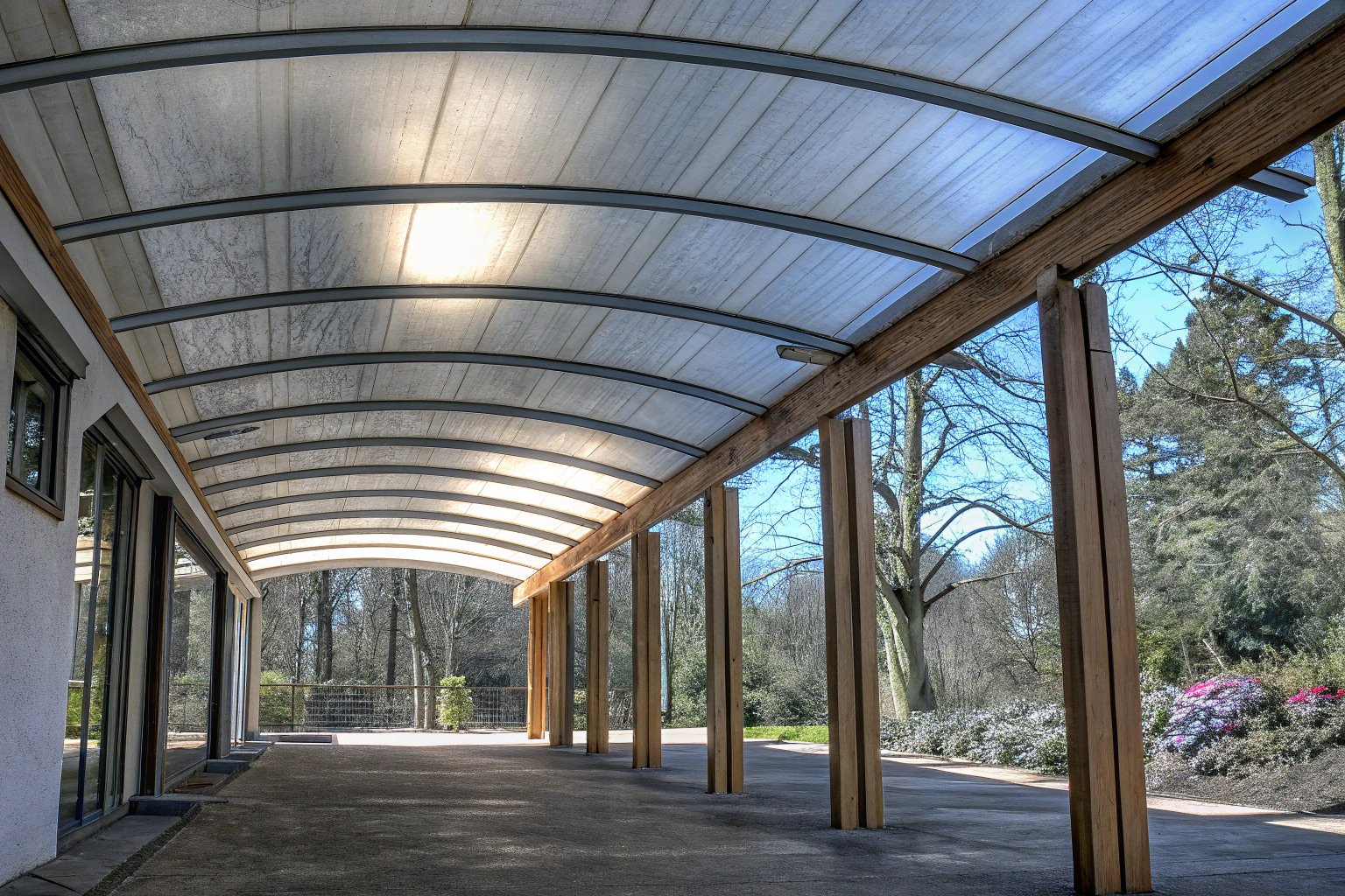 Carport mit Bogendach