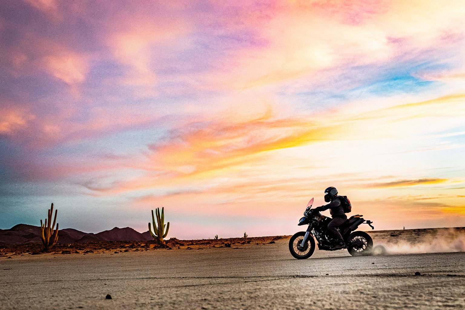 Motorradfahrer in der Wüste