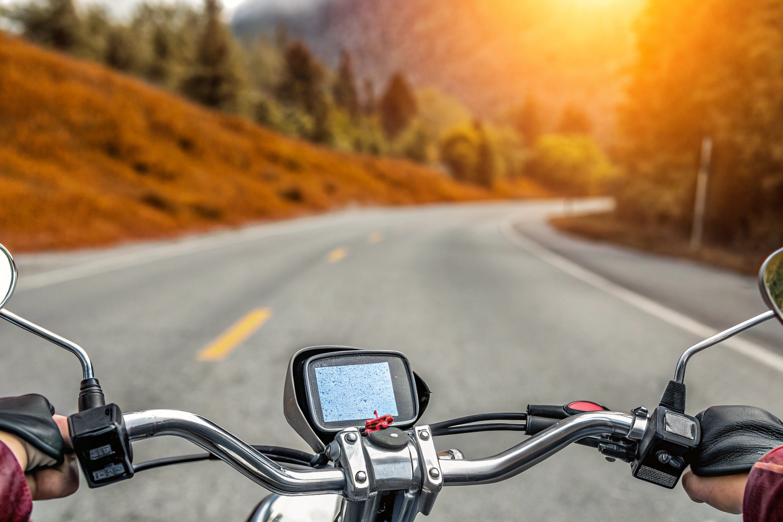 Motorradfahrer mit Navigationssystem